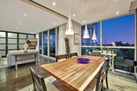Condominio en venta en Fort Lauderdale, Florida, 3 dormitorios, 244.33 m2 № 2031923 - foto 19
