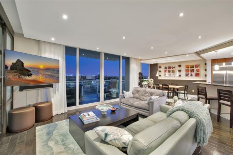 Condominio en venta en Fort Lauderdale, Florida, 3 dormitorios, 244.33 m2 № 2031923 - foto 9