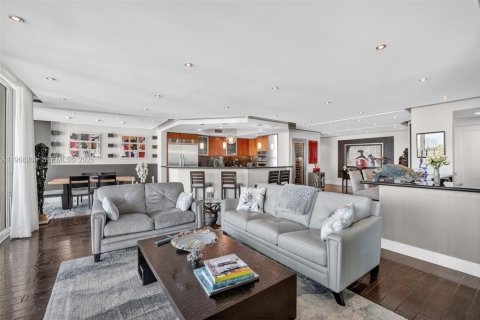 Condominio en venta en Fort Lauderdale, Florida, 3 dormitorios, 244.33 m2 № 2031923 - foto 10