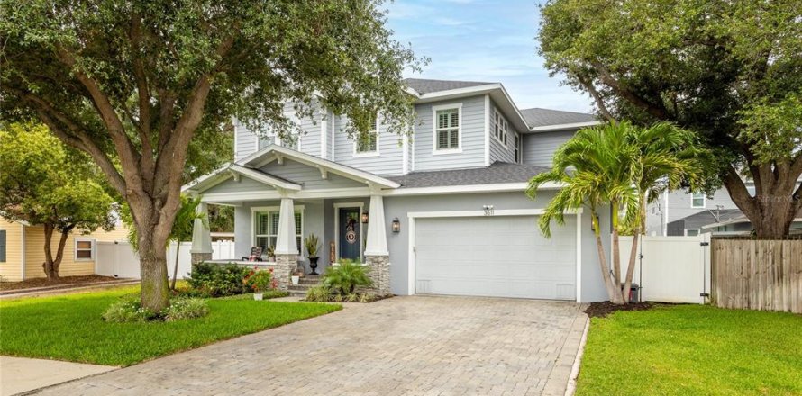 House in Tampa, Florida 4 bedrooms, 331.38 sq.m. № 1719460