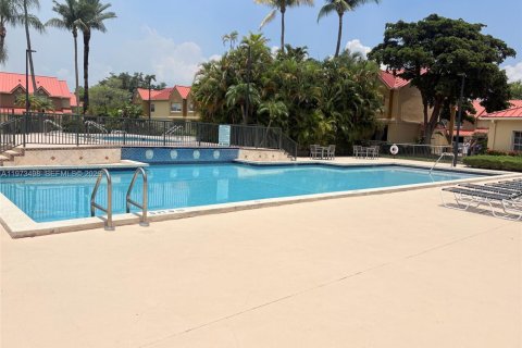 Townhouse in Hialeah, Florida 1 bedroom, 72.65 sq.m. № 2036600 - photo 15