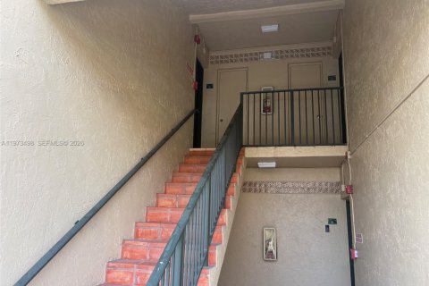 Купить таунхаус в Хайалиа, Флорида 1 спальня, 72.65м2, № 2036600 - фото 11