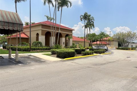 Townhouse in Hialeah, Florida 1 bedroom, 72.65 sq.m. № 2036600 - photo 14
