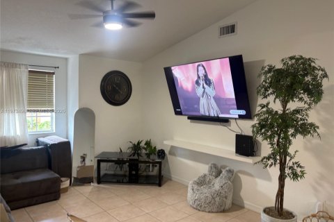 Купить таунхаус в Хайалиа, Флорида 1 спальня, 72.65м2, № 2036600 - фото 6