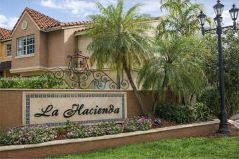 Купить таунхаус в Хайалиа, Флорида 1 спальня, 72.65м2, № 2036600 - фото 2