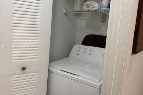 Купить таунхаус в Хайалиа, Флорида 1 спальня, 72.65м2, № 2036600 - фото 9