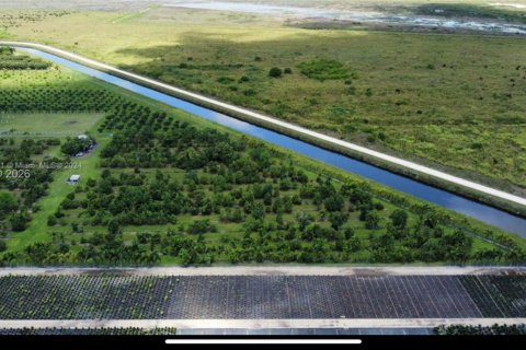 Купить земельный участок в Майами, Флорида № 2051468 - фото 3