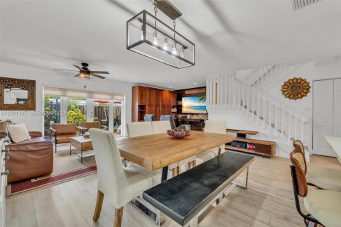 Townhouse in Miami, Florida 3 bedrooms, 152.73 sq.m. № 2075058 - photo 8
