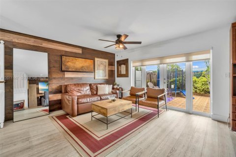 Townhouse in Miami, Florida 3 bedrooms, 152.73 sq.m. № 2075058 - photo 9
