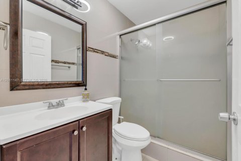 Townhouse in Miami, Florida 3 bedrooms, 152.73 sq.m. № 2075058 - photo 26