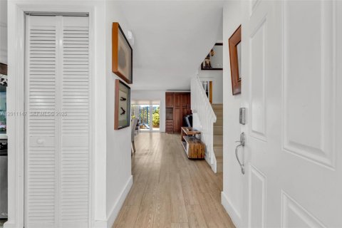 Townhouse in Miami, Florida 3 bedrooms, 152.73 sq.m. № 2075058 - photo 5