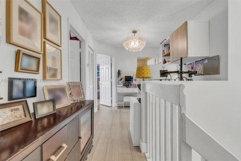 Townhouse in Miami, Florida 3 bedrooms, 152.73 sq.m. № 2075058 - photo 19