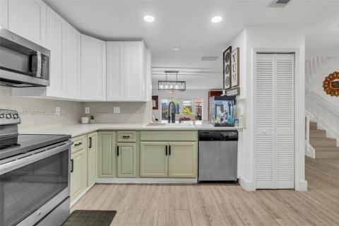 Townhouse in Miami, Florida 3 bedrooms, 152.73 sq.m. № 2075058 - photo 15
