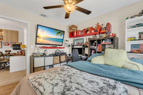 Townhouse in Miami, Florida 3 bedrooms, 152.73 sq.m. № 2075058 - photo 24