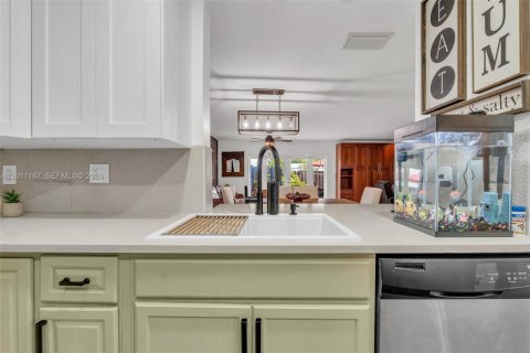 Townhouse in Miami, Florida 3 bedrooms, 152.73 sq.m. № 2075058 - photo 16