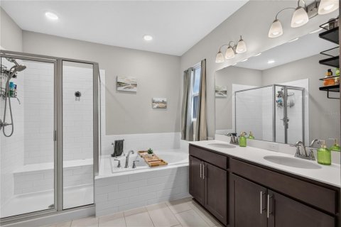 House in Tavares, Florida 4 bedrooms, 190.73 sq.m. № 2230560 - photo 15