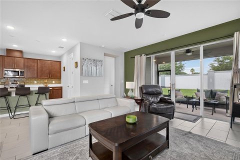 House in Tavares, Florida 4 bedrooms, 190.73 sq.m. № 2230560 - photo 10