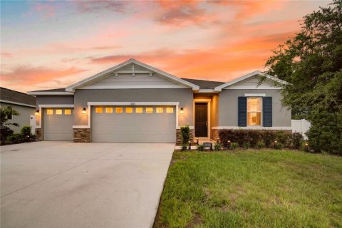 House in Tavares, Florida 4 bedrooms, 190.73 sq.m. № 2230560 - photo 2