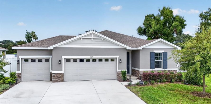 House in Tavares, Florida 4 bedrooms, 190.73 sq.m. № 2230560