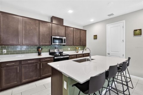 House in Tavares, Florida 4 bedrooms, 190.73 sq.m. № 2230560 - photo 4