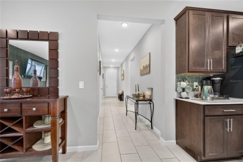 House in Tavares, Florida 4 bedrooms, 190.73 sq.m. № 2230560 - photo 18