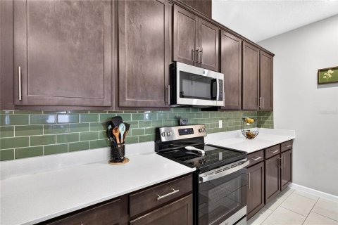 House in Tavares, Florida 4 bedrooms, 190.73 sq.m. № 2230560 - photo 5