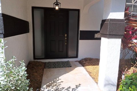 House in Plantation, Florida 3 bedrooms, 195.93 sq.m. № 2085755 - photo 19