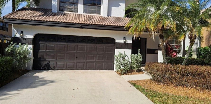 House in Plantation, Florida 3 bedrooms, 195.93 sq.m. № 2085755
