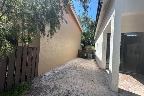 House in Plantation, Florida 3 bedrooms, 195.93 sq.m. № 2085755 - photo 29