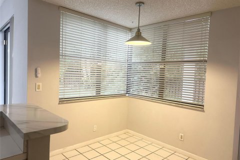 House in Plantation, Florida 3 bedrooms, 195.93 sq.m. № 2085755 - photo 5