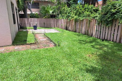 House in Plantation, Florida 3 bedrooms, 195.93 sq.m. № 2085755 - photo 22