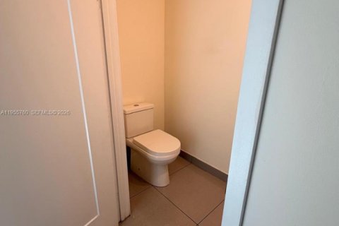 Adosado en venta en Doral, Florida, 3 dormitorios, 179.49 m2 № 2022204 - foto 17