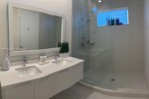 Adosado en venta en Doral, Florida, 3 dormitorios, 179.49 m2 № 2022204 - foto 14