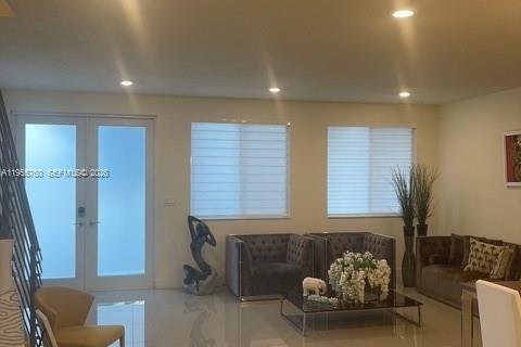 Townhouse in LANDMARK in Doral, Florida 3 bedrooms, 179.49 sq.m. № 2022204