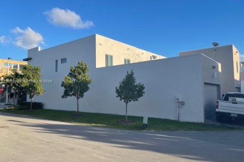 Adosado en venta en Doral, Florida, 3 dormitorios, 179.49 m2 № 2022204 - foto 25