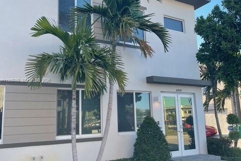 Adosado en venta en Doral, Florida, 3 dormitorios, 179.49 m2 № 2022204 - foto 23