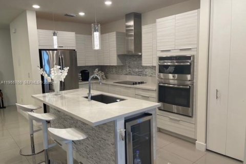 Adosado en venta en Doral, Florida, 3 dormitorios, 179.49 m2 № 2022204 - foto 9