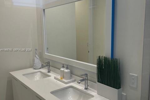 Adosado en venta en Doral, Florida, 3 dormitorios, 179.49 m2 № 2022204 - foto 15