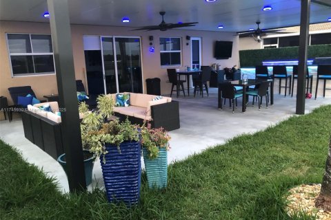 House in Homestead, Florida 5 bedrooms, 264.4 sq.m. № 1748946 - photo 15