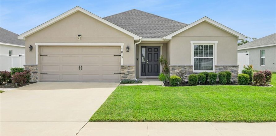 House in Polk City, Florida 3 bedrooms, 190.73 sq.m. № 2396468
