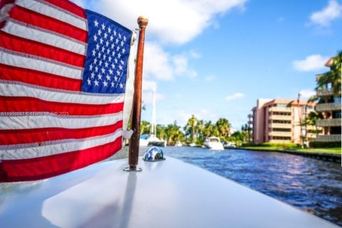 Коммерческая недвижимость в Форт-Лодердейл, Флорида № 2013176