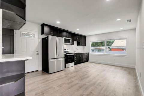 House in Tampa, Florida 3 bedrooms, 116.22 sq.m. № 2151098 - photo 16