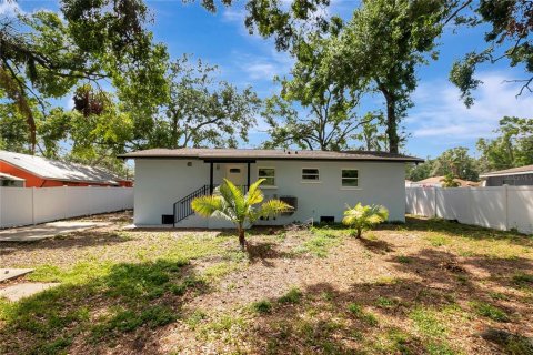 House in Tampa, Florida 3 bedrooms, 116.22 sq.m. № 2151098 - photo 19