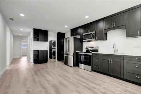 House in Tampa, Florida 3 bedrooms, 116.22 sq.m. № 2151098 - photo 14