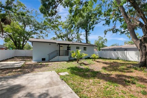 House in Tampa, Florida 3 bedrooms, 116.22 sq.m. № 2151098 - photo 20
