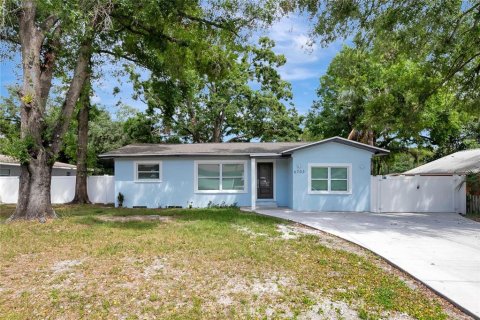 House in Tampa, Florida 3 bedrooms, 116.22 sq.m. № 2151098