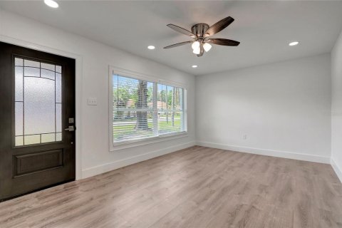 House in Tampa, Florida 3 bedrooms, 116.22 sq.m. № 2151098 - photo 4