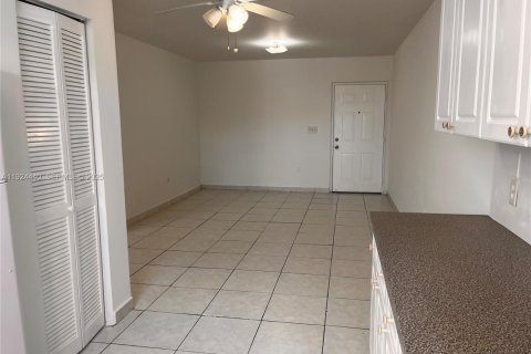 Appartement à louer à Miami, Floride: 2 chambres, 1707.17 m2 № 1982751 - photo 9