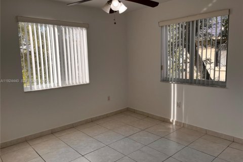 Appartement à louer à Miami, Floride: 2 chambres, 1707.17 m2 № 1982751 - photo 18