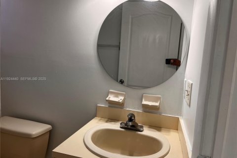 Appartement à louer à Miami, Floride: 2 chambres, 1707.17 m2 № 1982751 - photo 16